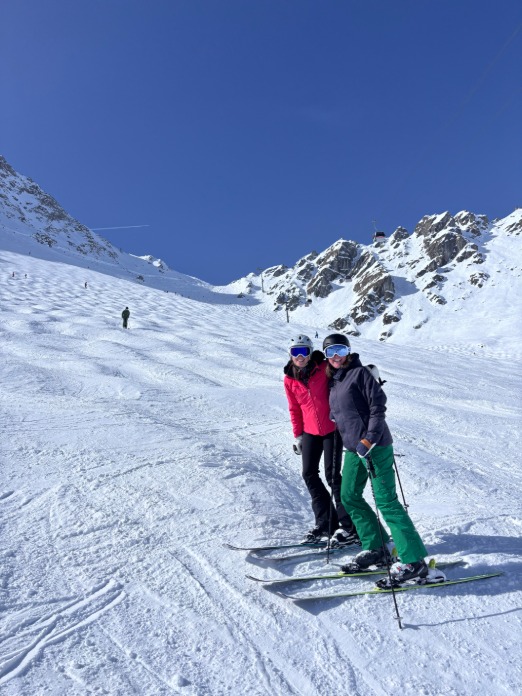 Private ski lesson in Nendaz exploring the 4 Vallées ski area with Montagne Magique Ski School.